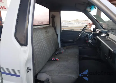 1992 Dodge Ram 50 z USA, uszkodzony, nr VIN JB7FL24W5NP015975